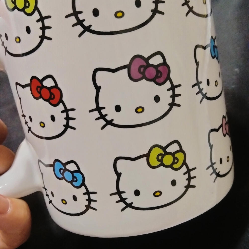 Hello Kitty Mug - Picture 3 of 4